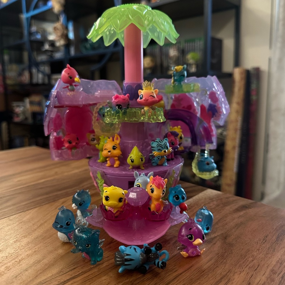 Spin master Hatchimals Colleggtibles 19126 Secret Scene Playground Purple Egg